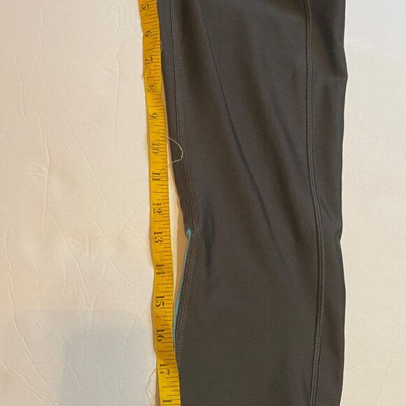 Under Armour Compression Heatgear Capris Medium - Picture 3 of 7